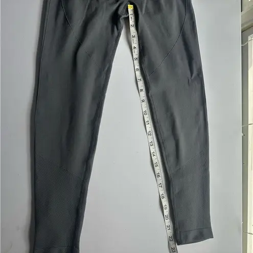 Halara Women's Gray Booty Scruching Cropped Leggings, NWOT