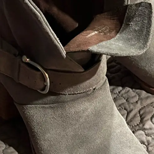 Isola Lavoy Grey Leather Stacked Heel Ankle Boots Size 7M Gorgeous NWOT