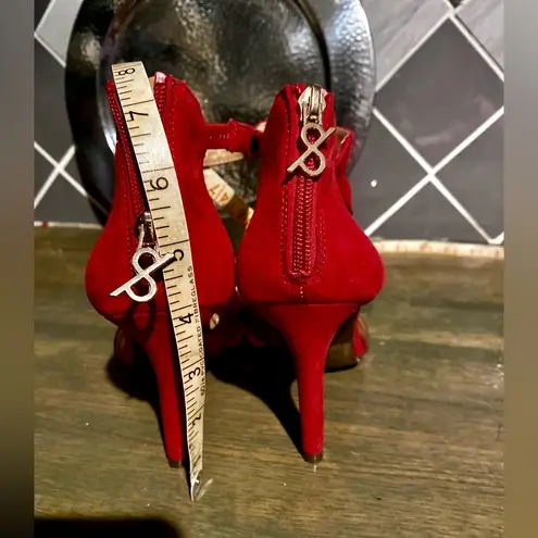 Parker & Sky EUC Women’s Strappy Red Velvet 4” Stilettos Size: 7 M