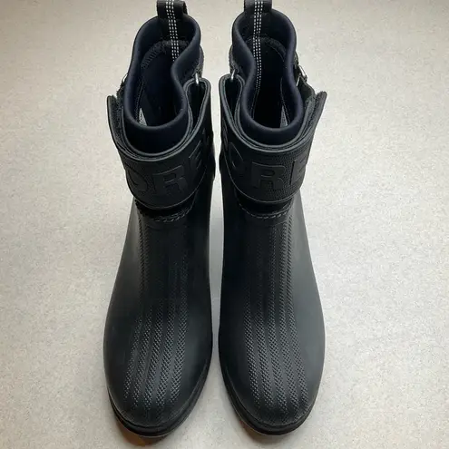 Sorel  Medina LII Heeled Rain Boot 10.5 Black On Black