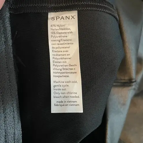 Spanx  Women Plus Size 1X Black Faux Leather Skater Mini Skirt Edgy Rocker Punk