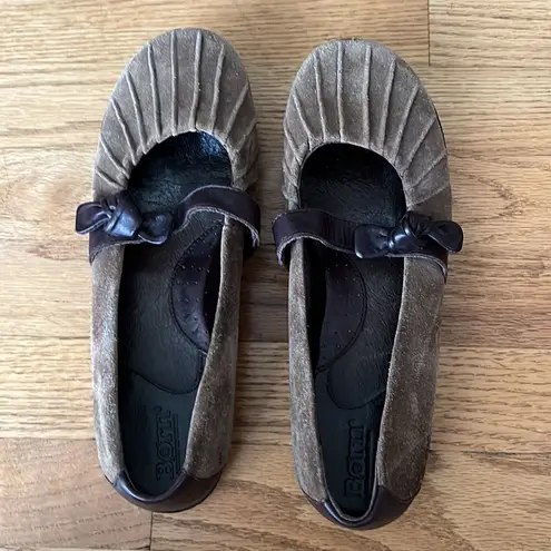 Born W11238 Ruched Brown Leather Mary Jane Strap Bow Slip