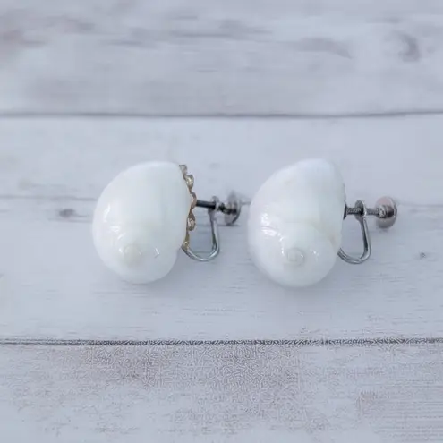 Vintage Screw On Earrings Chunky 3D Large Shell Beach Vibes White