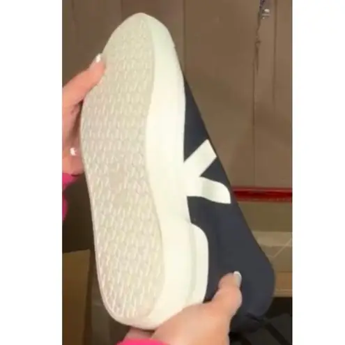 VEJA Wata II Size 9.5 New without Box MSRP $155 SOO