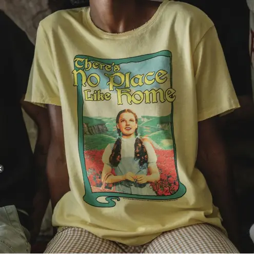 Junk Food Women's Wizard of Oz Dorothy Vintage Tee Size Large Yellow