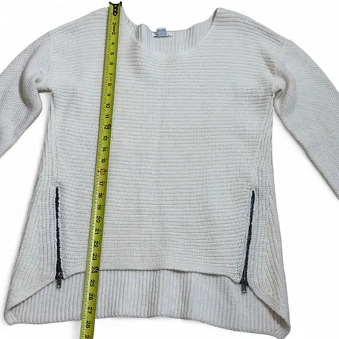 Bar III  Cream Crew Neck Sweater‎ with Ribbed Knit