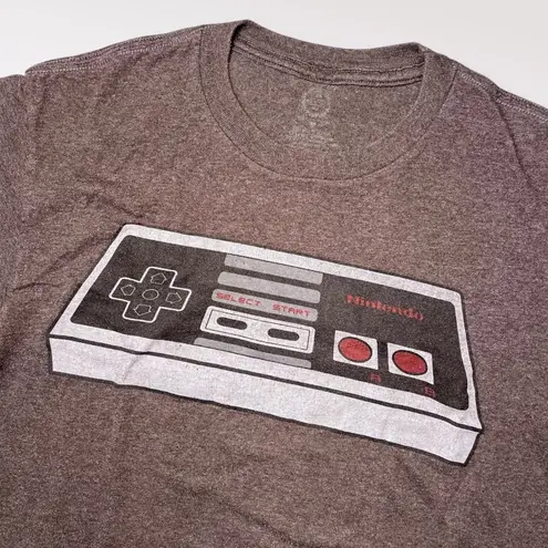 Nintendo NES Controller Graphic Tee Gray Short Sleeve T-Shirt Unisex Size Small