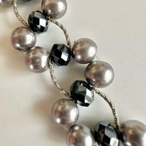 Grey faux pearl and black beaded bracelet Gray