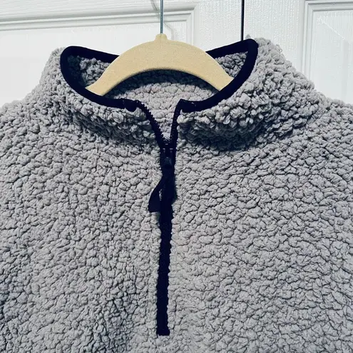 Jackson Hole Outerwear size large grey sherpa half zip pullover. Gray