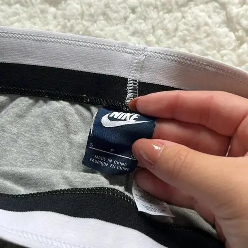 Nike  Cropped Leggings