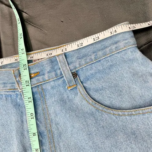Westport Vintage 90s High Waist Light Wash Denim Shorts, Fits Size 6