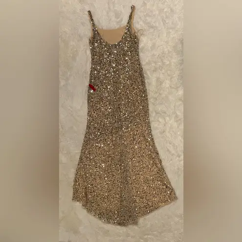 Mac Duggal NEW  Square neck Gold Sequined Low Back Slip Gown Sz 8