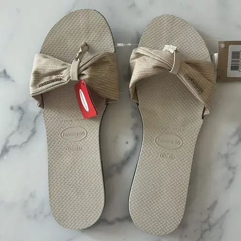 Havaianas NWT  Beige Thong Bow Sandals, Size EU 41-42 (US 11-12W) New w/Tag