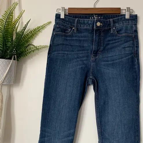 White House | Black Market NWOT  The Skinny Crop Dark Wash Jeans