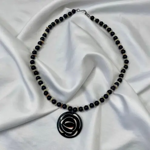 Early 2000's Geometric Black Cream Beaded Swirl Pendant Necklace