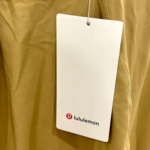 NWT Lululemon Size 14 Nulu Slim