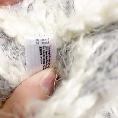 Urban Outfitters  Gray White Infinity Eyelash Scarf