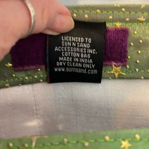 Laurel Birch small bag wood handle bird dog cat horse design wood dog tag EUC Green