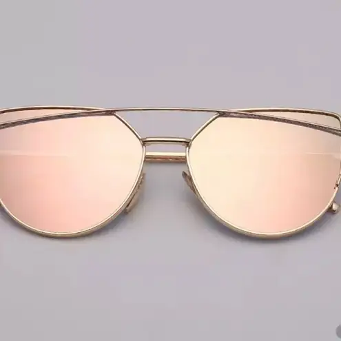 Woman’s Mirror Sunglasses Pink