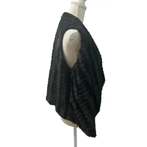 Leo & Nicole Black Faux Fur Sweater Wrap Lined Vest PL
Design Minneapolis Size undefined