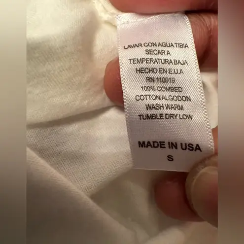 Key Closet White Leopard Graphic Women’s Tee Size Small