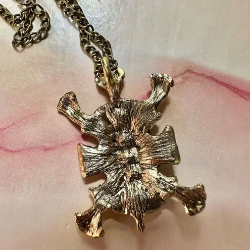 Turtle pendant necklace