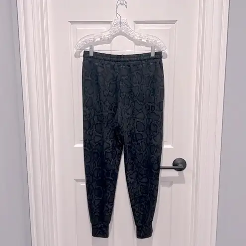 Sundry Black Snake Print Jogger Sweatpants - size 2 Medium thumbnail 4