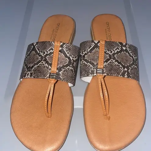 ANDRE ASSOUS Sandals Women 9 Tan Italian Leather Flip Flop Snakeskin Comfortable