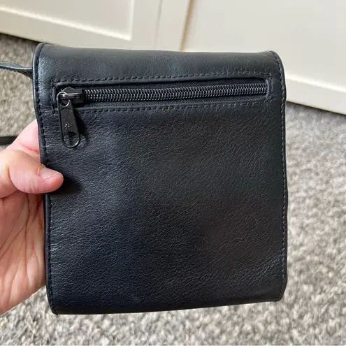 G.H. Bass‎ & Company Black Leather Wallet Crossbody Purse