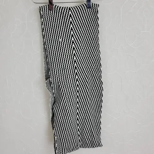 Women's Black & White Scarf Stripes With Button Accent