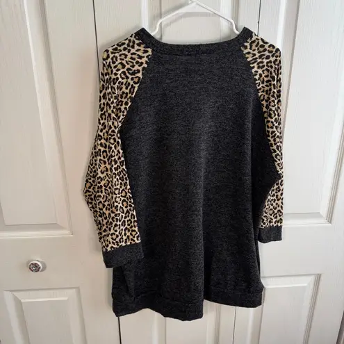 Lovely Souls gray leopard long sleeve full zip sweater size 2XL
