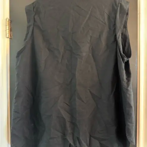 Banana Republic  embroidered linen top