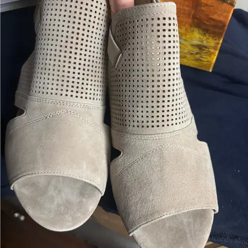 Bella Vita Women's Illiana Block Heeled Sandals 9.5 w