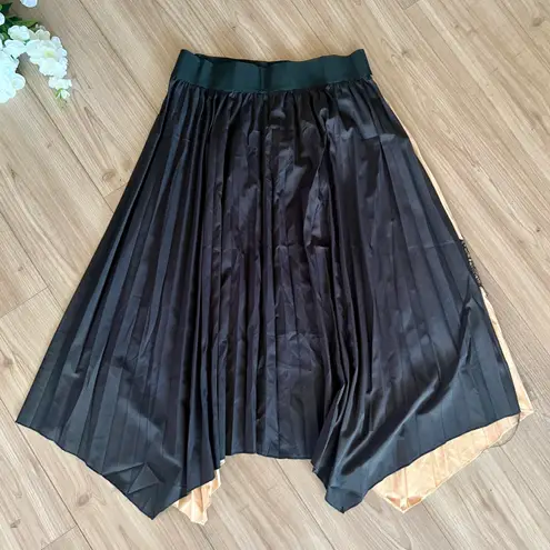 Boutique Black & Tan Pleated Skirt