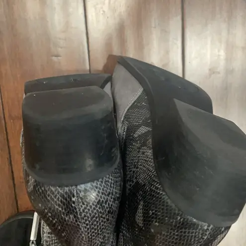 Sporto grey booties snake embossed