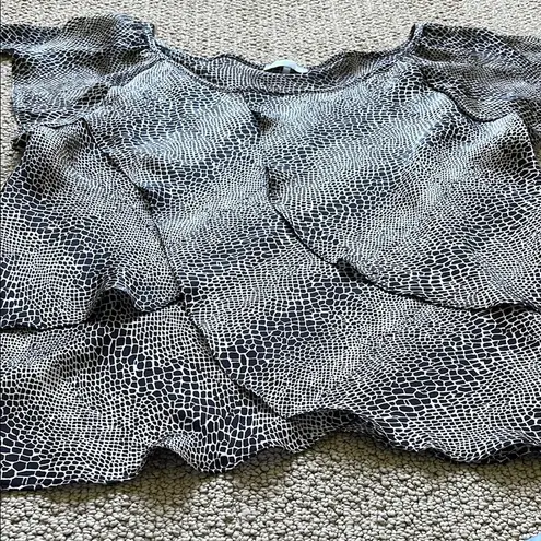 Violet+Claire  Black and Gray Patterned Blouse