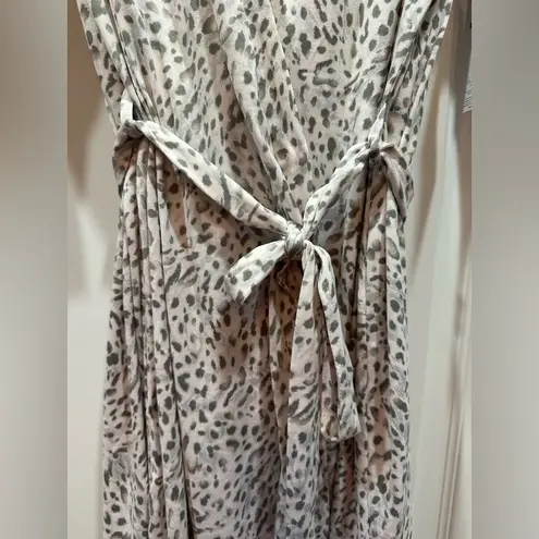 Marilyn Monroe Intimates Size Medium Women’s Robe Belted Lt Pink/gray Soft NWT