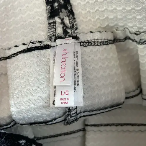 Xhilaration  Size L Classic‎ Black White Floral Pull On Thick Material Mini Skirt