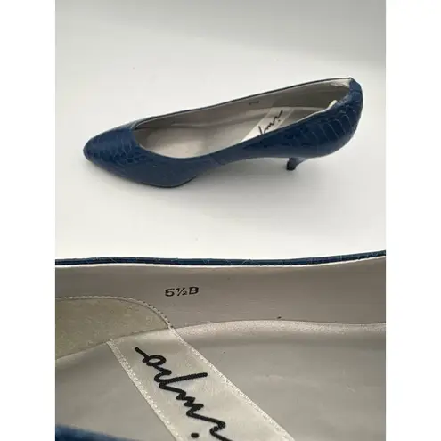 Impo Women’s Size 5 1/2 Cerulean Blue Crocodile Kitten Heels