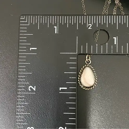 Vintage Native American Sterling Silver Mother Of Pearl Teardrop Pendant Necklac