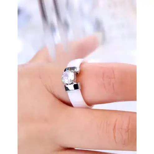 Boutique NEW Women’s 1Ct‎ Solitaire Synthetic Diamond White & Silver Ceramic Ring Size 7