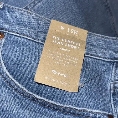 Madewell NWT  The Plus Curvy Perfect Vintage Jean Short in Swanset Wash 18W