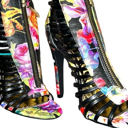 Rampage  cute black strappy heels with floral design! Ntn
