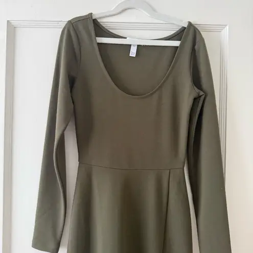 Leith  Olive Green Khaki Long Sleeve Scoopneck Midi Dress with Slit XS NWT