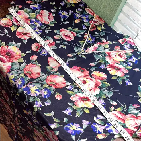 Vintage floral romantic robe house coat garden dress mumu full zip and pockets Size M