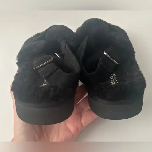 Women’s Koolaburra by Ugg Black slippers size 8