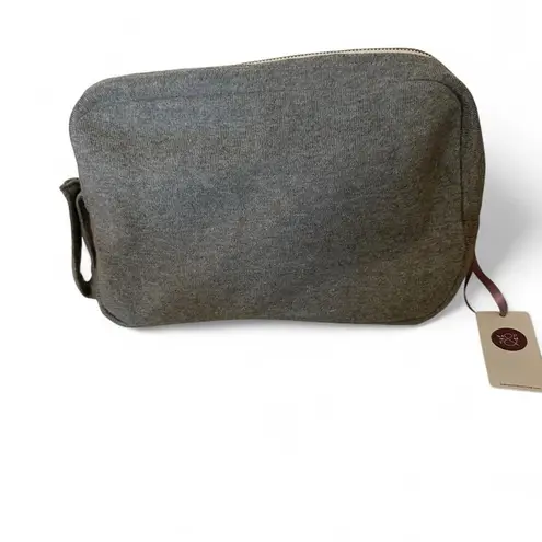 Palmer & Purchase Gray Knit “LOVE” Zip Pouch – NWT