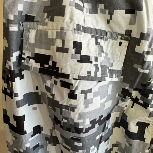 NWT Happily Grey Women's Roblox Camo Cargo Pants Muti