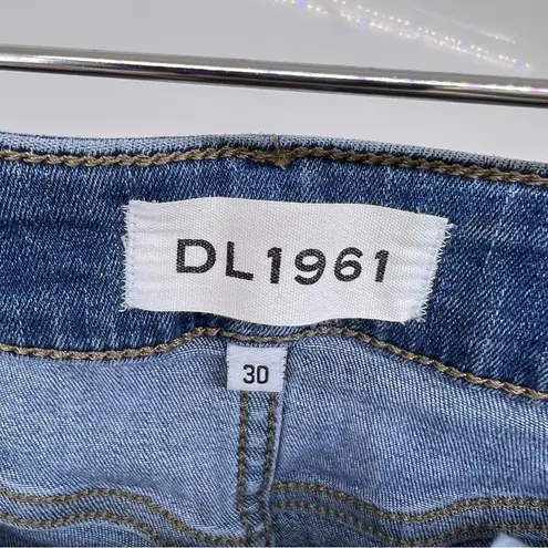 DL1961  size 30 Womens crop carpi jeans