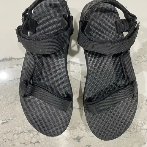 Teva  Flatform Universal Sandal Black Velcro Strap Platform sandal Vegan size 8